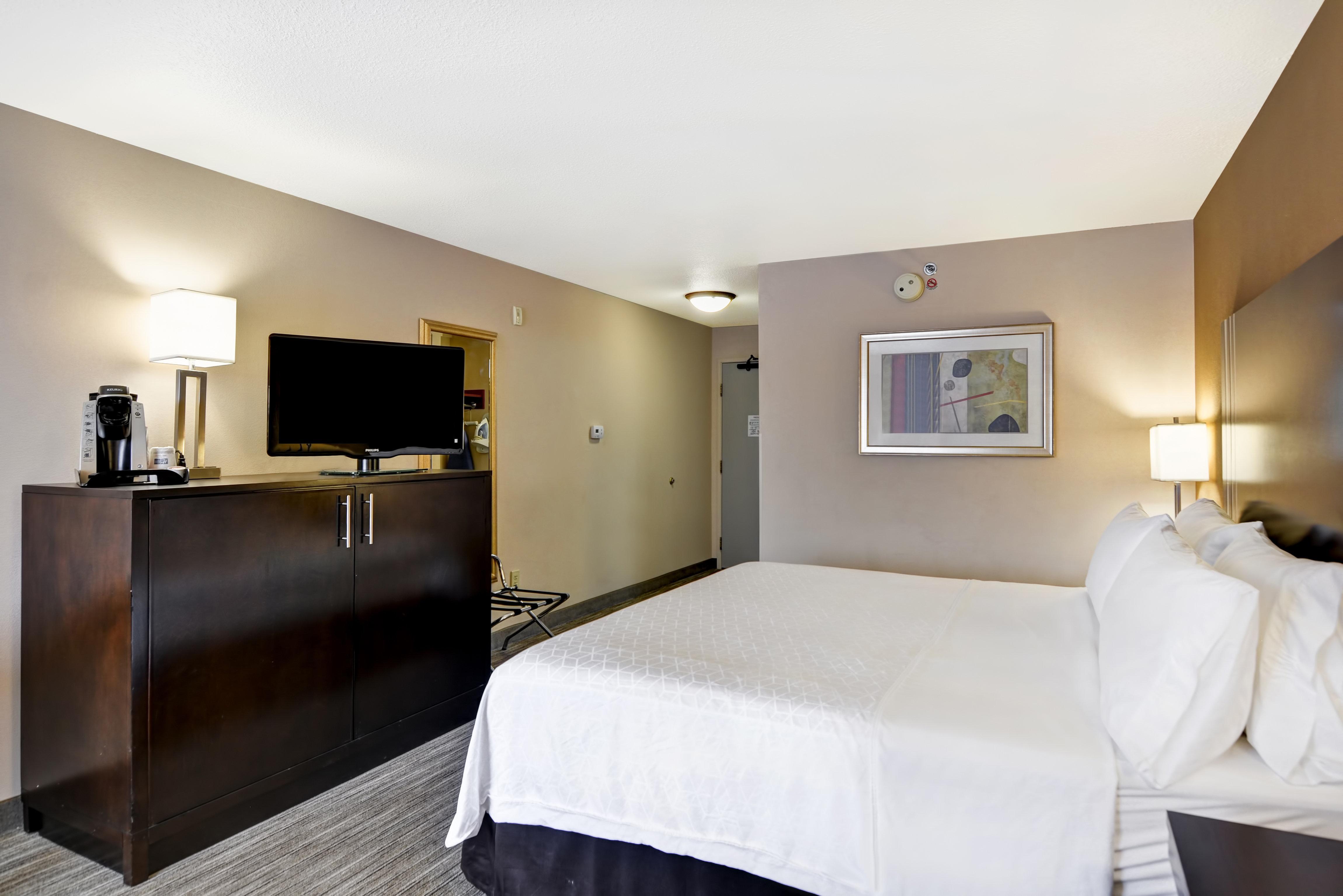 Holiday Inn Express Hotel & Suites Milwaukee-New Berlin By Ihg Экстерьер фото