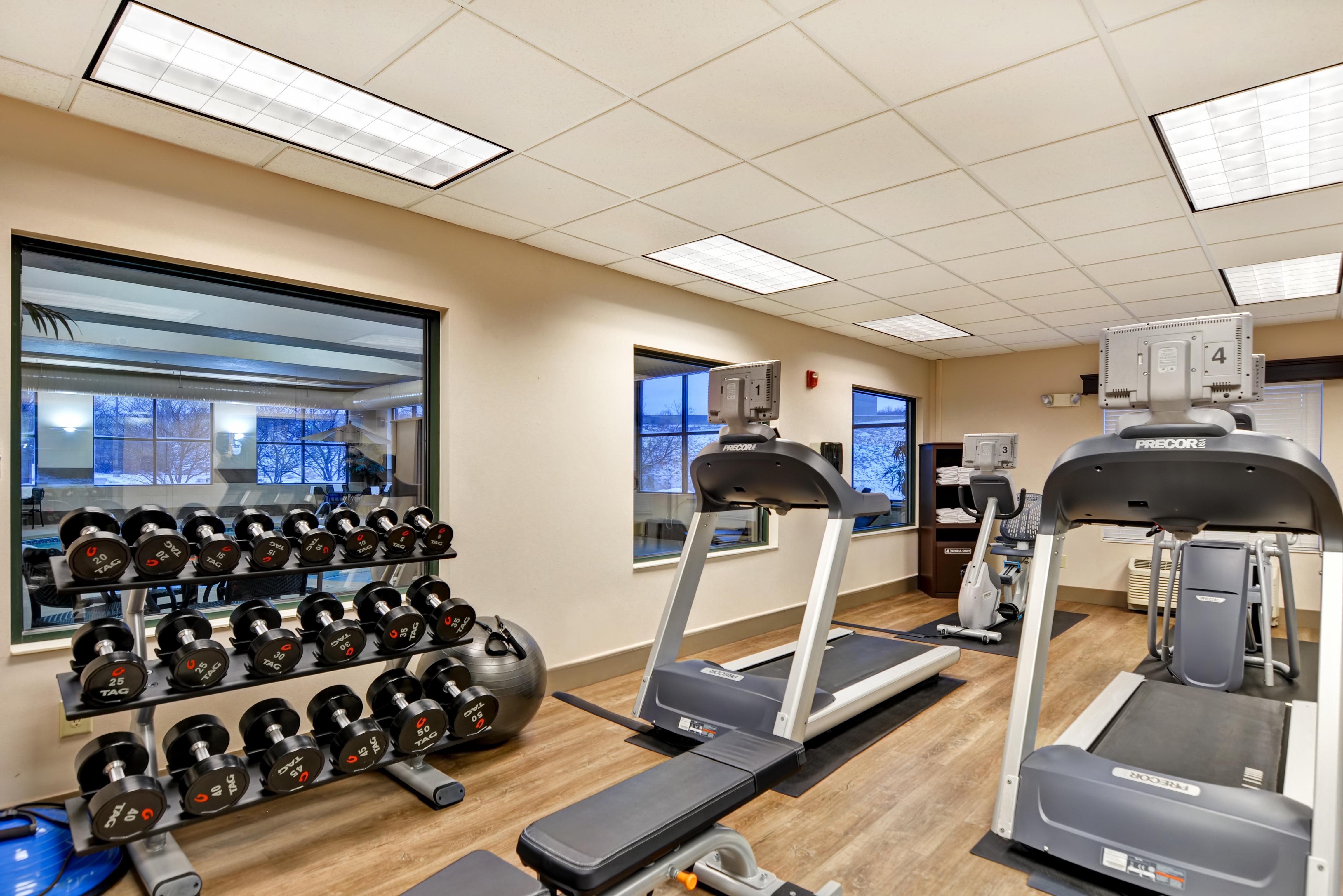 Holiday Inn Express Hotel & Suites Milwaukee-New Berlin By Ihg Экстерьер фото