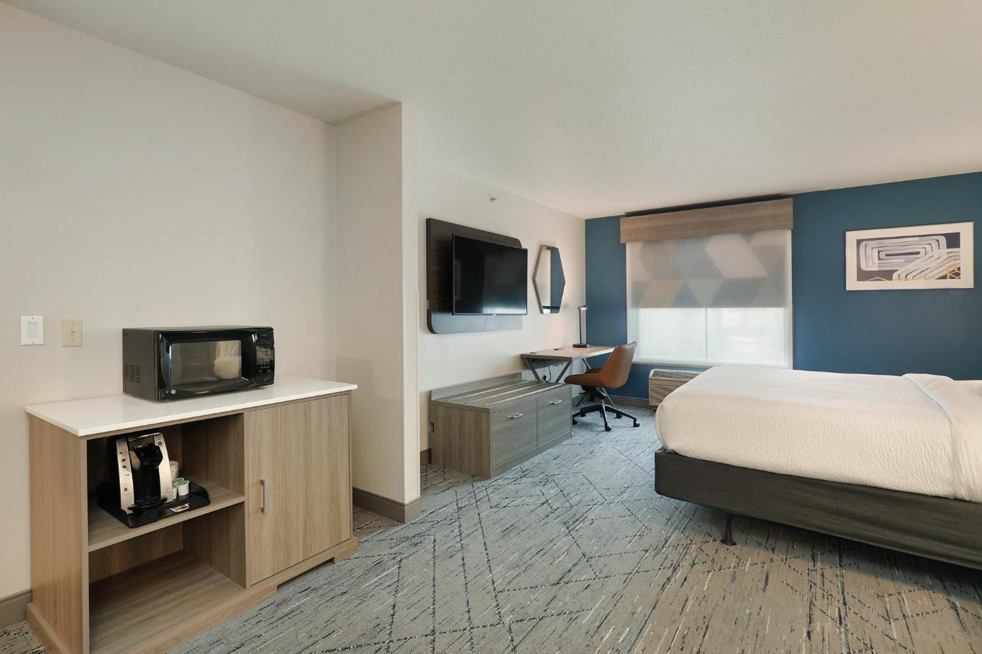 Holiday Inn Express Hotel & Suites Milwaukee-New Berlin By Ihg Экстерьер фото