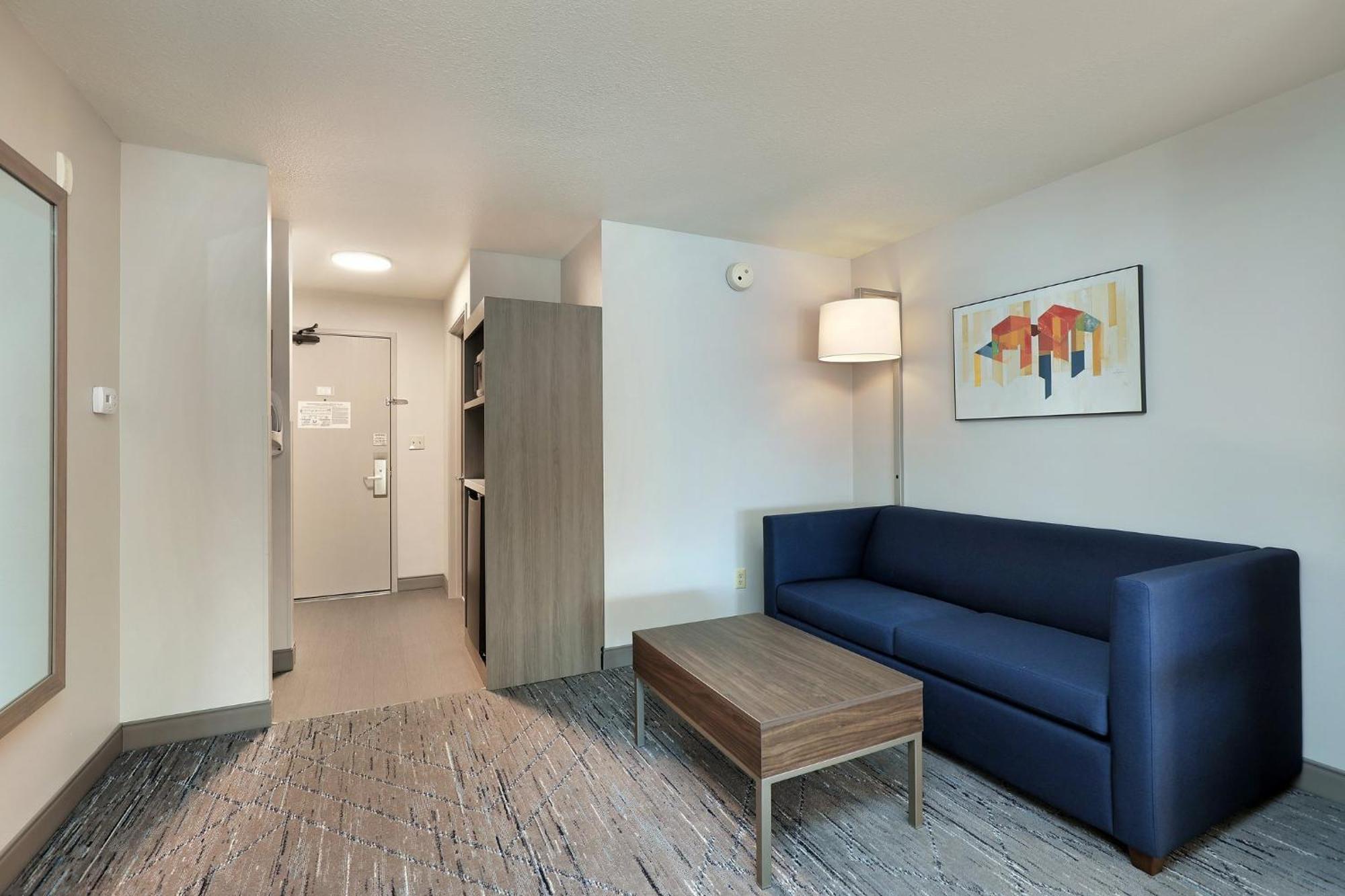 Holiday Inn Express Hotel & Suites Milwaukee-New Berlin By Ihg Экстерьер фото