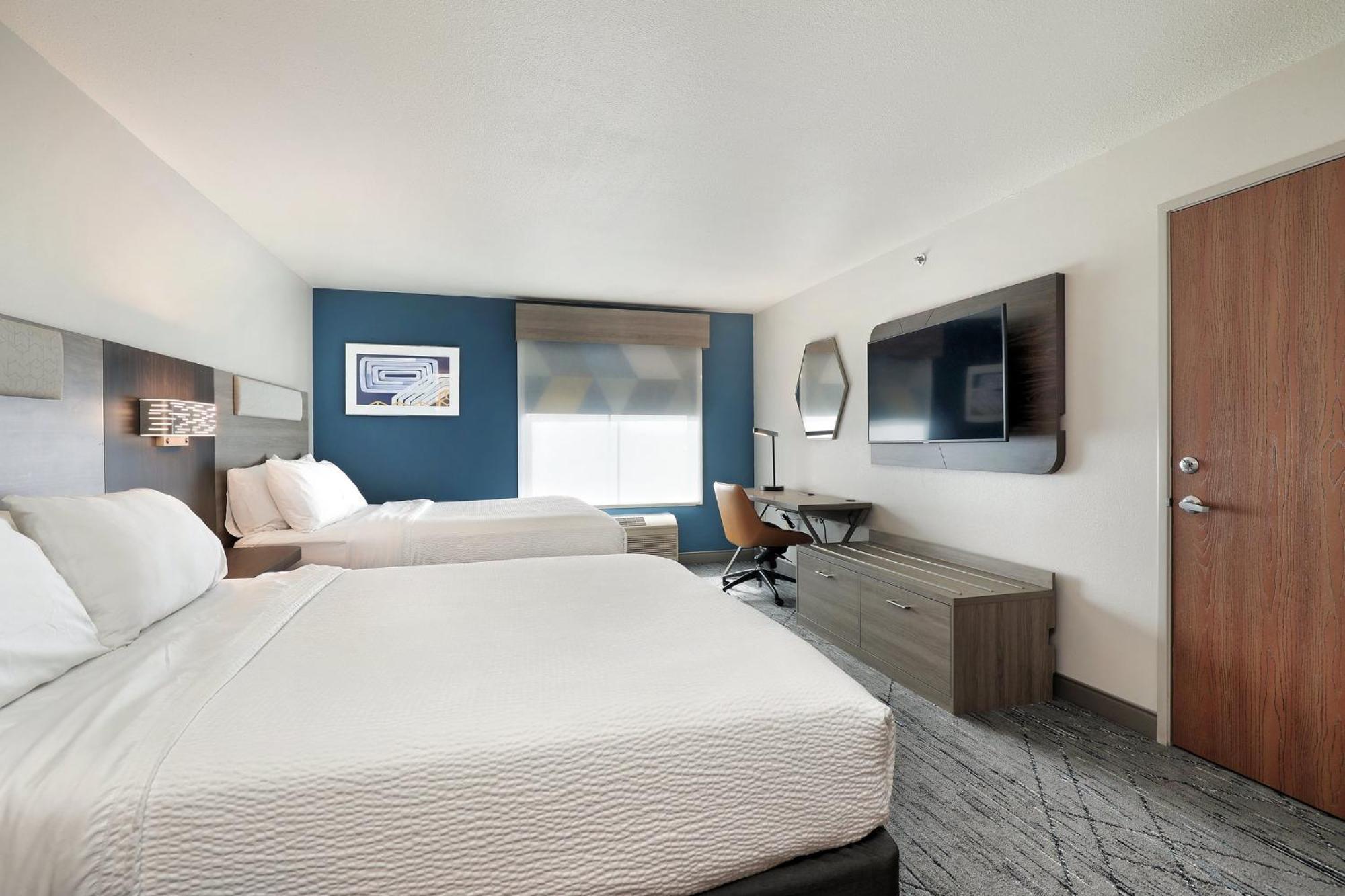 Holiday Inn Express Hotel & Suites Milwaukee-New Berlin By Ihg Экстерьер фото
